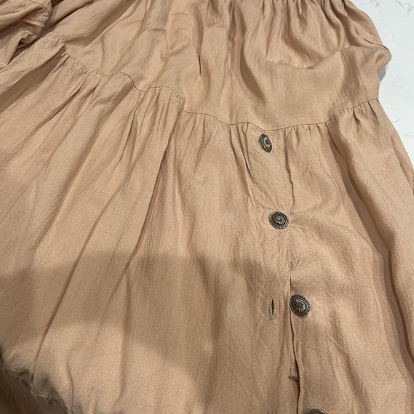 VTG Tan Slight Rustish 100% Rayon Maxi, Sz M, real functioning concho buttons - Picture 5 of 8